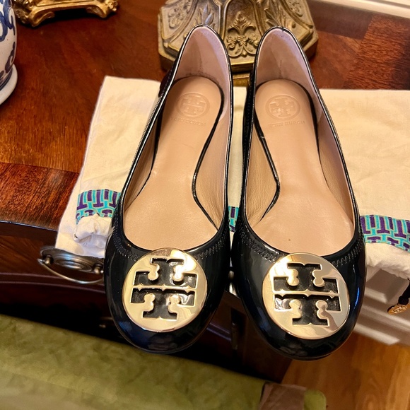 EEUC Tory Burch Navy Patent Leather Reva Ballet Flats Shoes Gold Logo Size 9 M - Picture 3 of 8